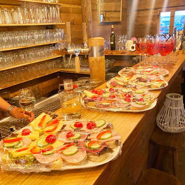 Partyservice mit Vorspeisenplatte